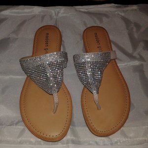 MADDEN GIRL RHINESTONE THONG FLAT SANDAL SIZE 8.5
